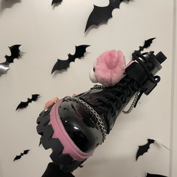 NOT FOR SALE. IDK HOW TO DELETE LISTINGS. - Picture 3 of 3